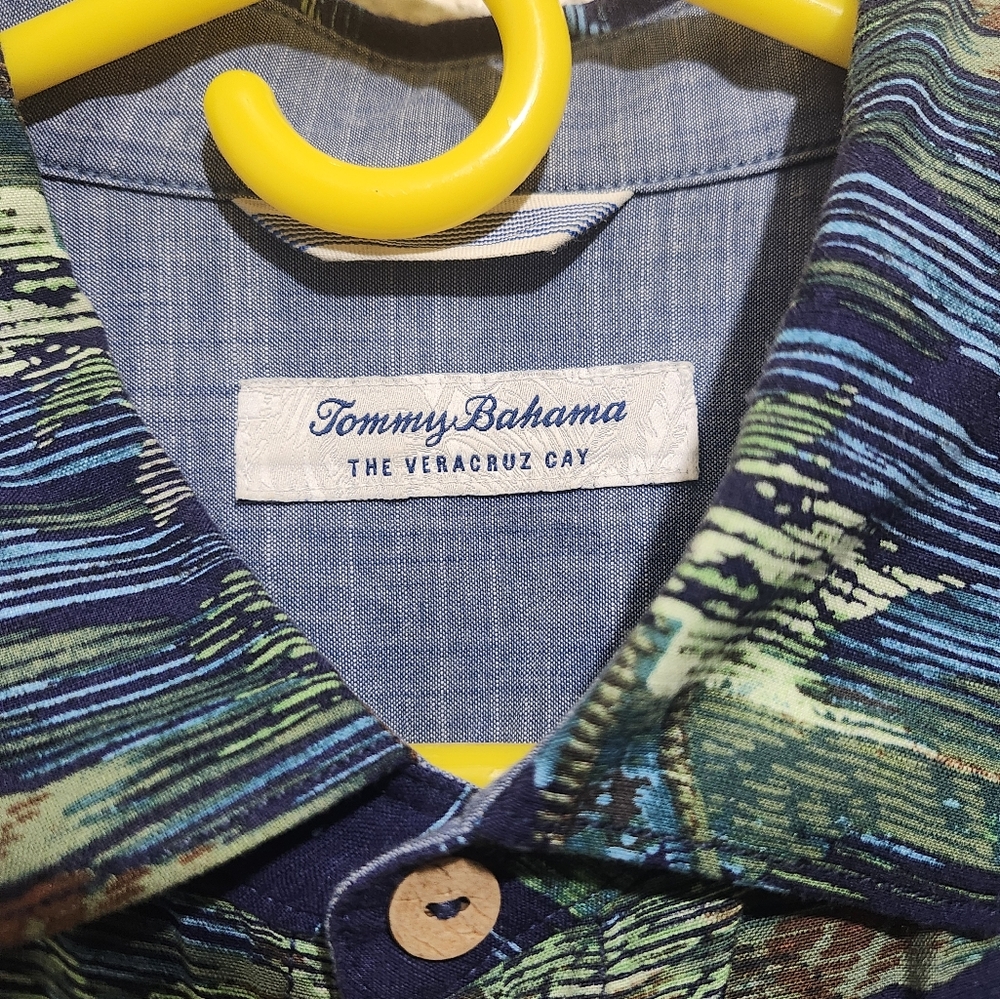 Tommy Bahama Veracruz Cay Scenic Iles Camp Shirt - Picture 6 of 9